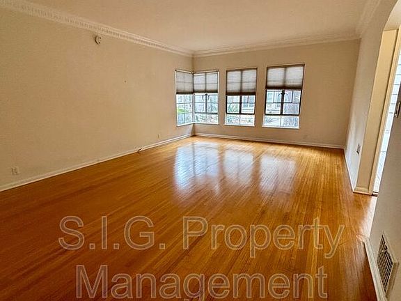 4th image of 7103 Hillside Ave