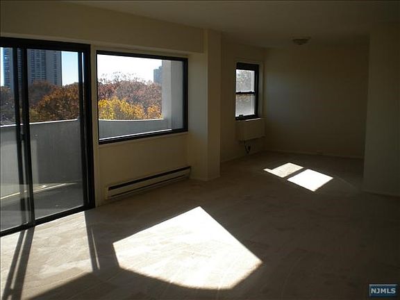 4th image of 1600 Center Ave APT 7E