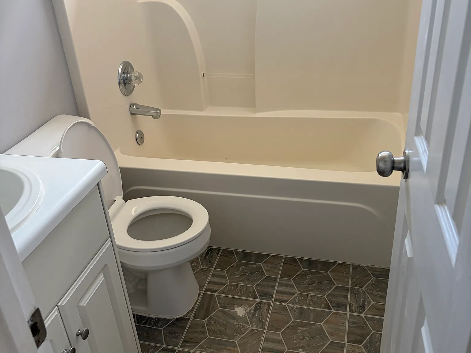 3 bed, 1246 sqft, $1,400 — Photo 2