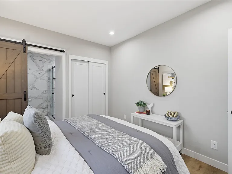 1113 S Pearl St — Photo 14