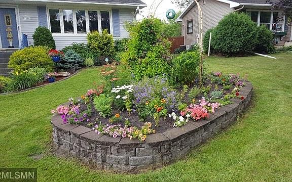 3rd image of 621 14th St SE