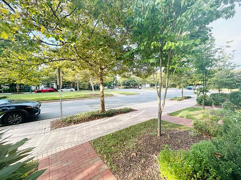 913 King Farm Blvd — Photo 25