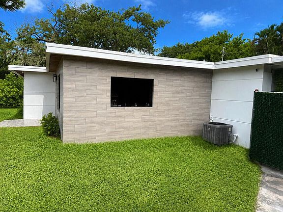 2nd image of 4919 SW 28th Avenue