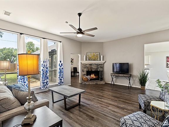 4th image of 1210 Old Knoll Dr