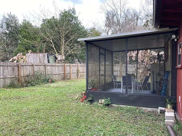screen porch, fenced back yard with old fencing