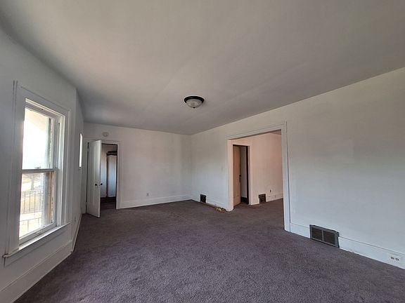 3rd image of 312 Tuxedo Ave