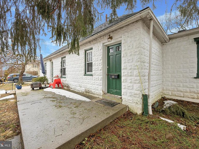 Listing photo 2