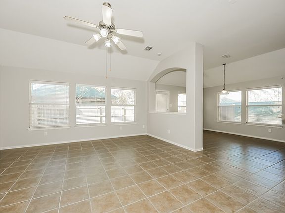 4th image of 1141 Lakeside Dr