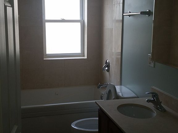3rd image of 1218-20 N Lamon Ave #1218-1