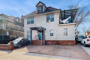 4202 Manhattan Avenue