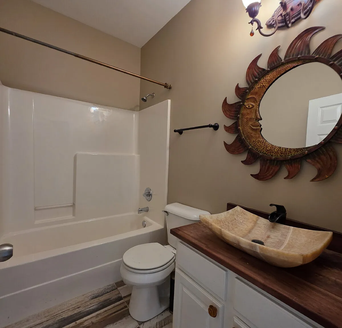 3 bed, 3.0 bath, 1872 sqft, $2,395 — Photo 4