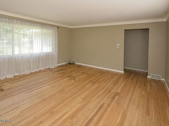3rd image of 3725 Saratoga Ave