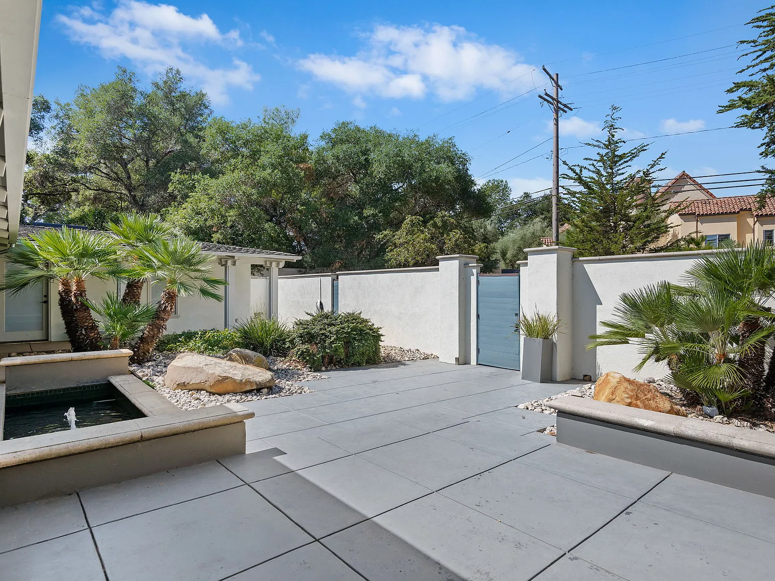 1211 E Valley Rd — Photo 3
