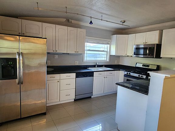 3rd image of 1529 25th St #1527-1531-