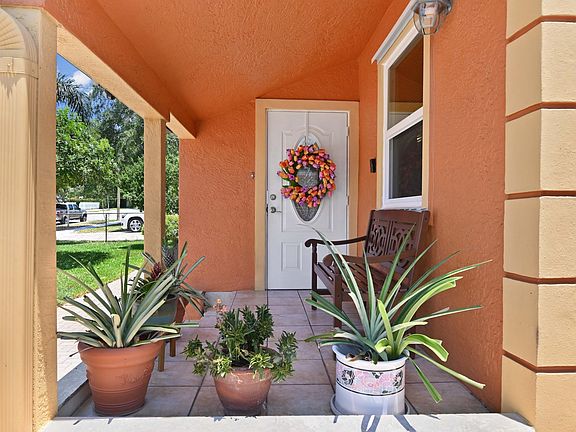 5th image of 934 35th Street
