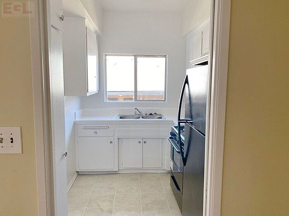 4th image of 1006 N Orange Grove Ave