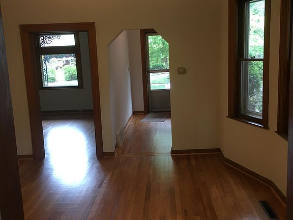 4th image of 1149-1151 Lakepointe St
