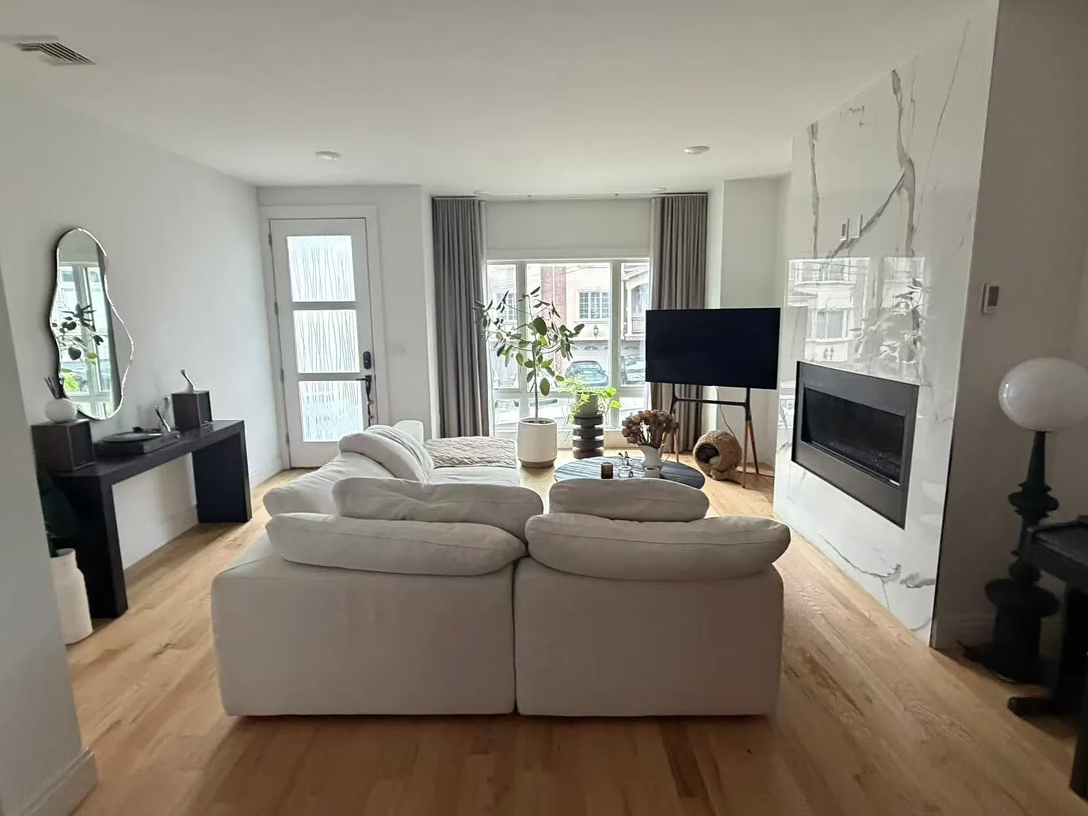 3 bed, 2.5 bath, 1692 sqft, $6,800 — Photo 3
