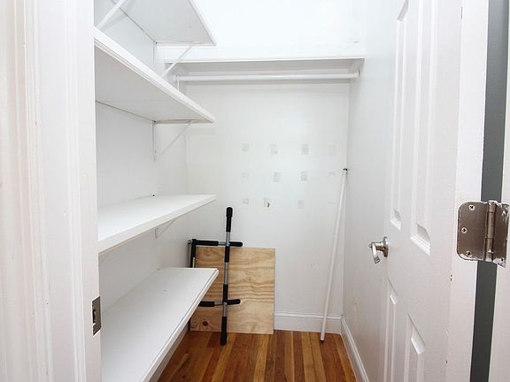 4th image of 390 Vernon Ave APT 1C