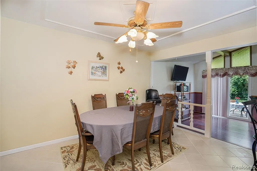 3 bed, 2.5 bath, 1655 sqft, $1,950 — Photo 4