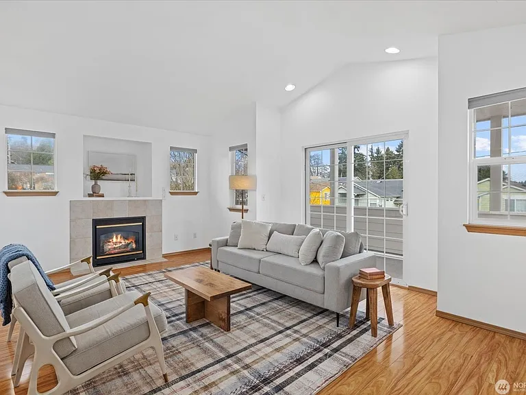 3001 S Charlestown St — Photo 4