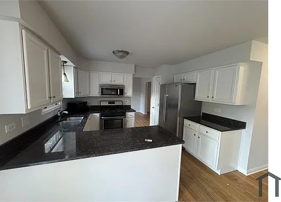5 bed, 2800 sqft, $4,500 — Photo 1