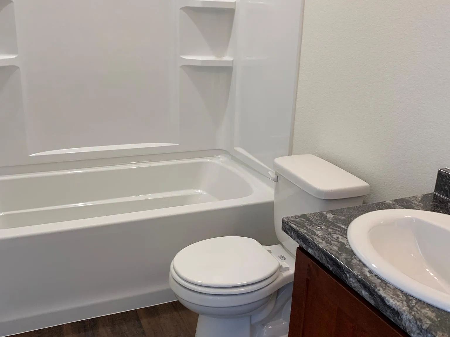 3 bed, 2.5 bath, 2130 sqft, $2,300 — Photo 2