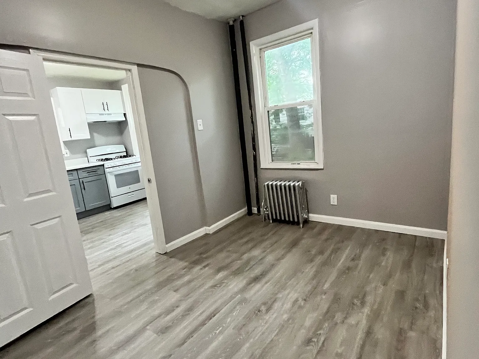 3 bed, 1000 sqft, $2,300 — Photo 2