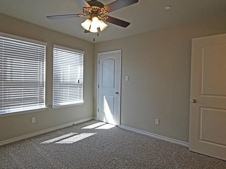 631 Westfield Blvd — Photo 11