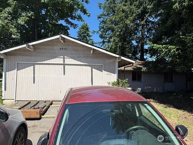 1st image of 4910 NE 1st Court