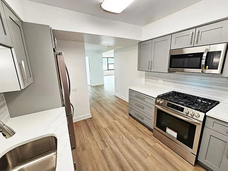 5801 N Sheridan Rd #1D — Photo 2
