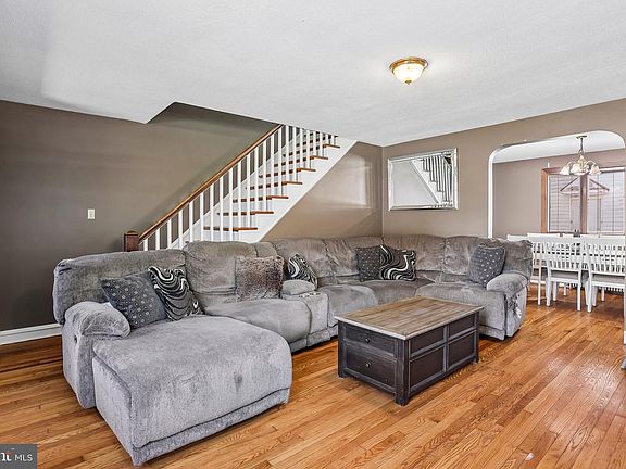 3rd image of 130 Hayden Ave