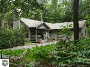 2695 Neahtawanta Rd, Traverse City, MI 49686