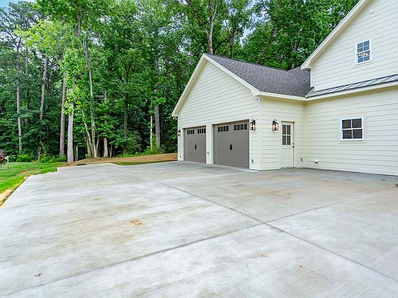 5th image of 1913 Moncrief Rd
