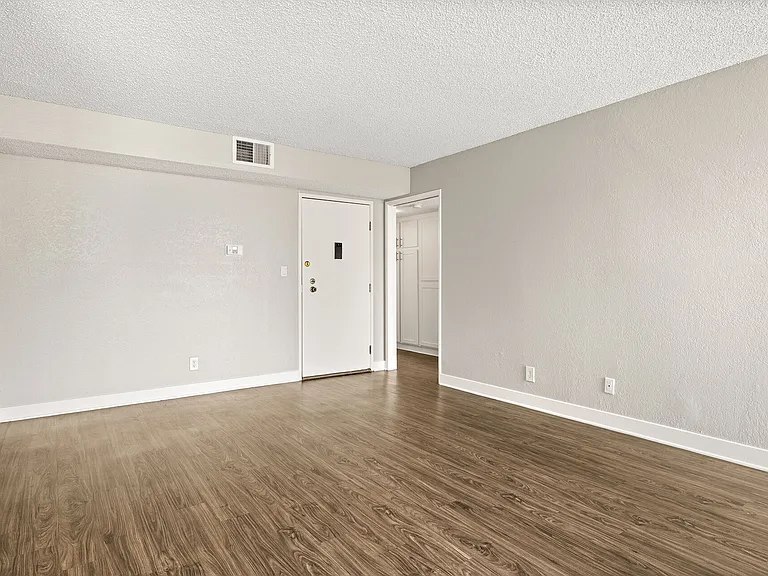 4250 Coldwater Canyon — Photo 9