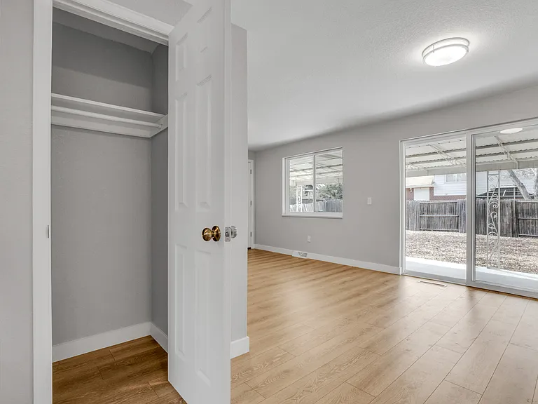 1537 S Jamaica St — Photo 11