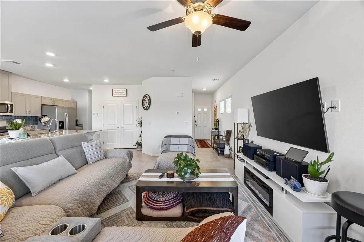 4 bed, 1868 sqft, $2,850 — Photo 3