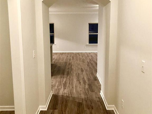4th image of 4321 Adventura Dr