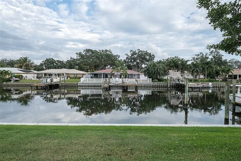 View directly across the canal.