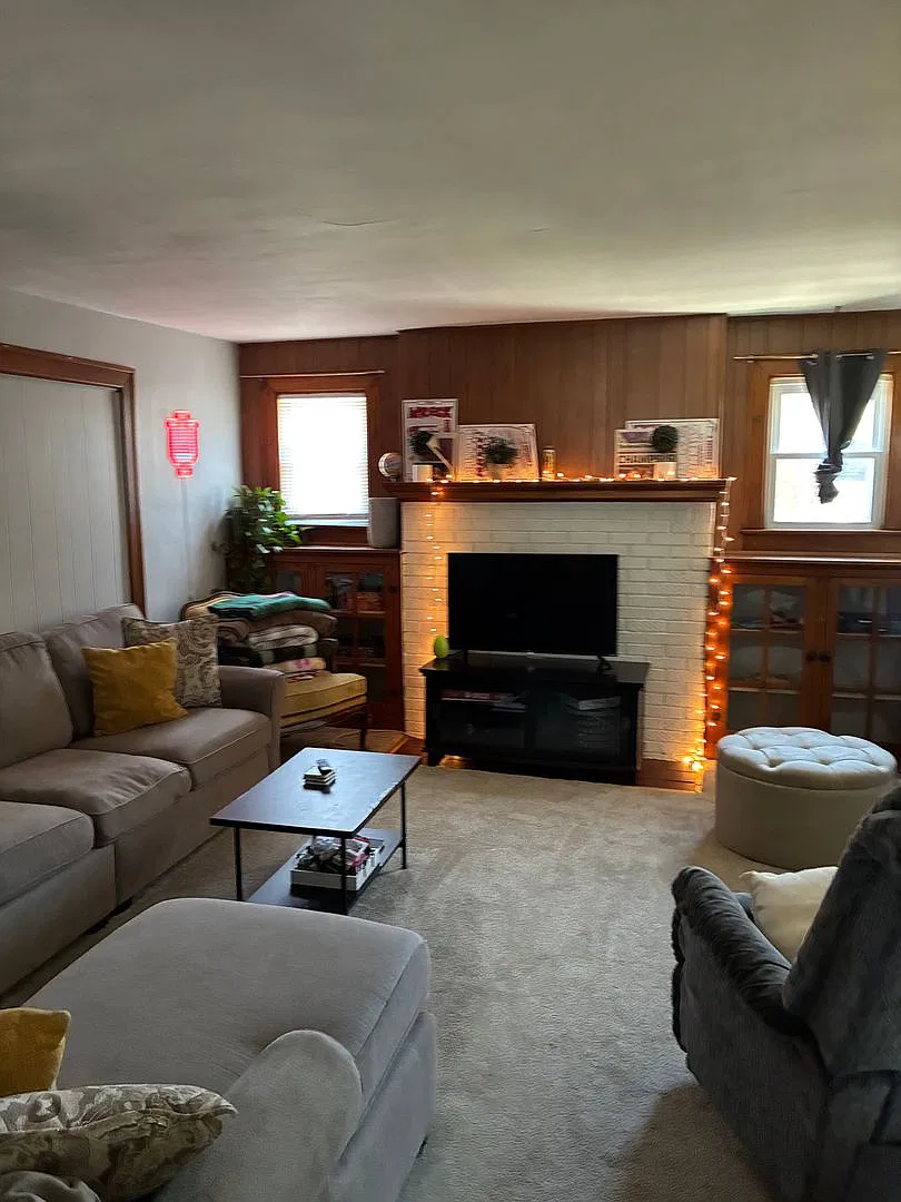Charming 5 bedroom House - Available August 2027! — Photo 3