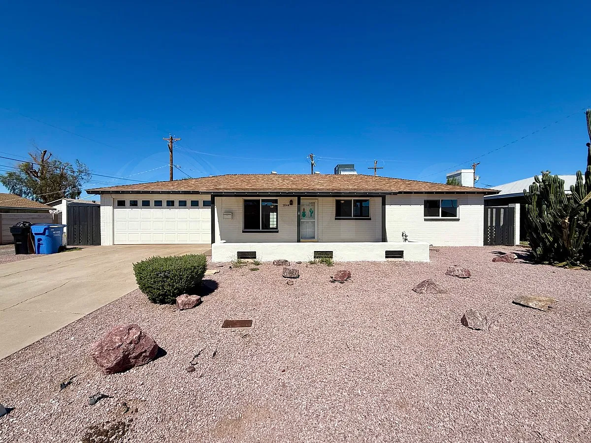 3 bed, 2.0 bath, 1768 sqft, $2,099 — Photo 2