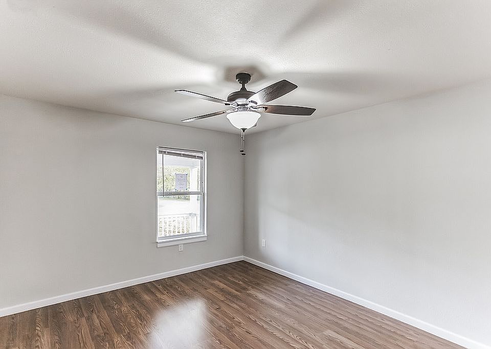 2nd image of 1207 Island Bayou Rd