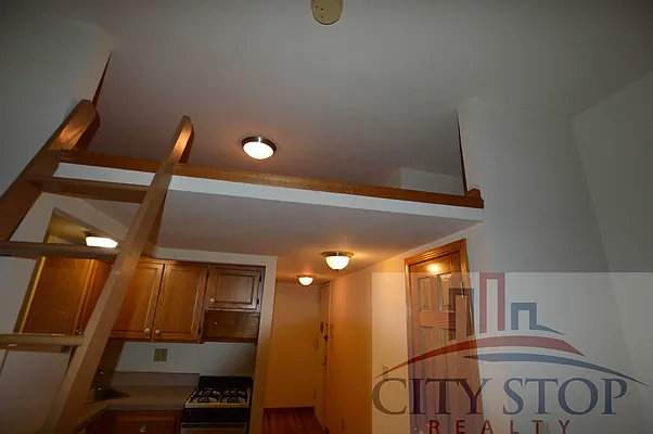 Rented by City Stop Realty | media 11