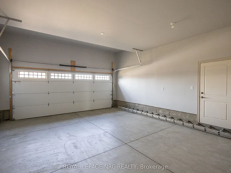 33 Cinnamon St — Photo 24