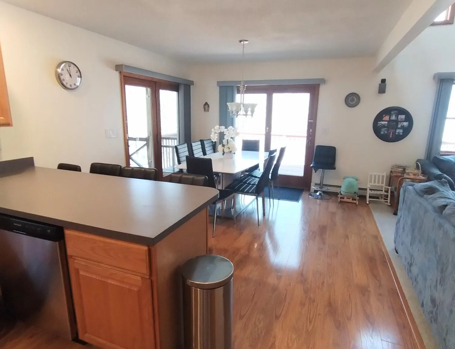 3 bed, 2.0 bath, 1832 sqft, $2,200 — Photo 4