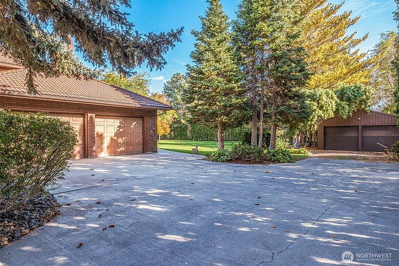 3rd image of 810 D Street SW