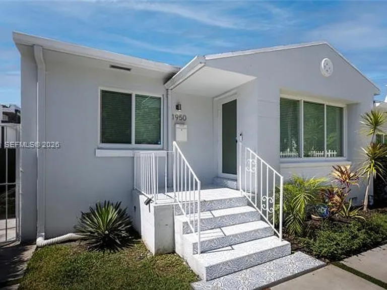1950 SW 13th St #1950 — Photo 1