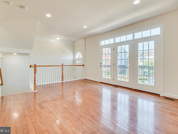 4th image of 6202 Royal Crest Ln