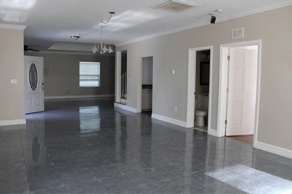 4 bed, 3335 sqft, $3,500 — Photo 3