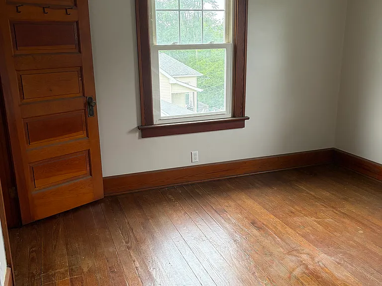 1051 Lindsay Ave — Photo 13